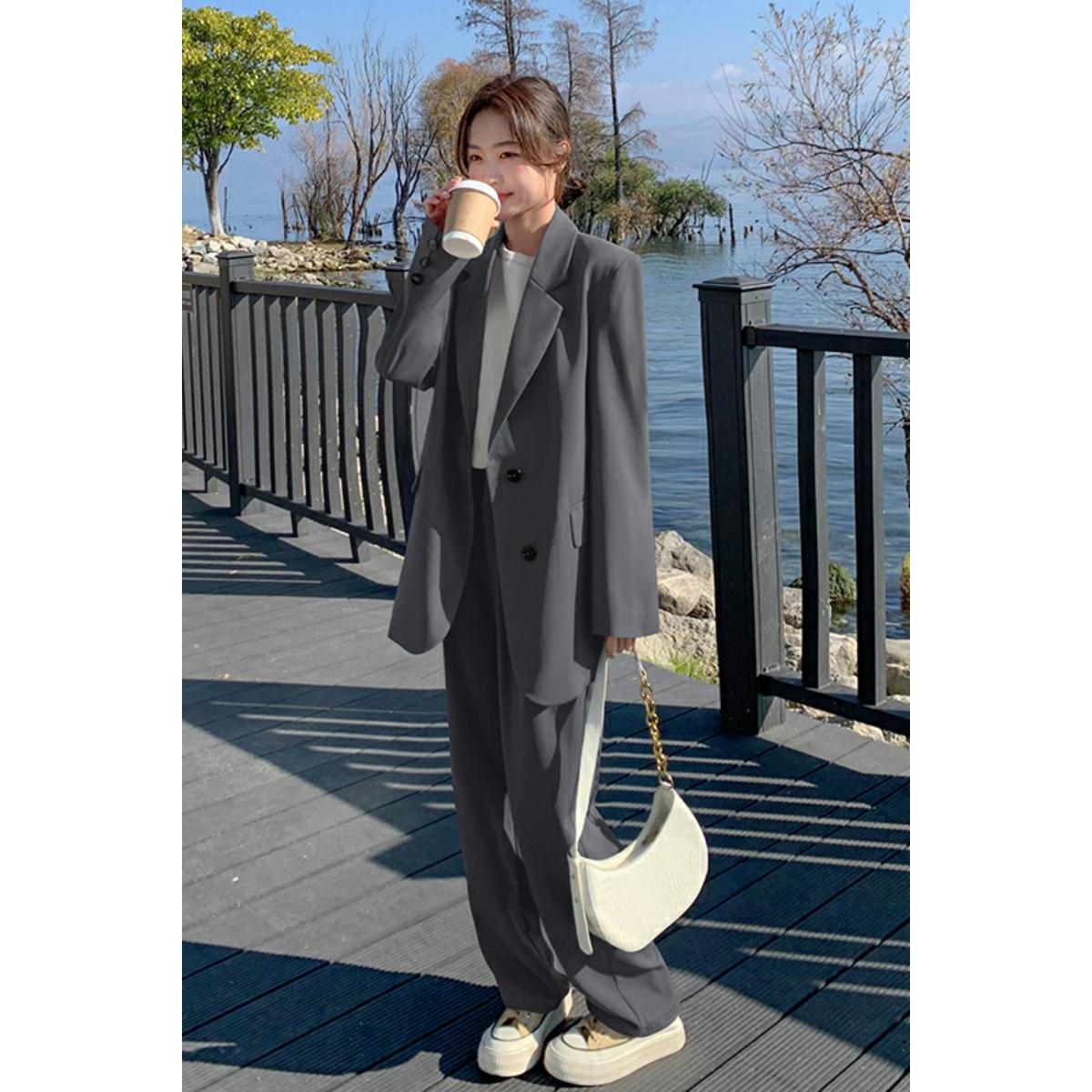 深灰色女士小西装女春秋2025新款韩版修身气质设计感高端西服,女装西装,惟卡贝娜