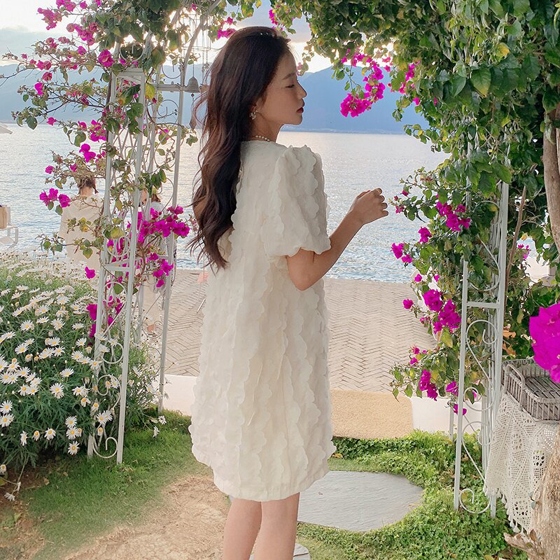 法式白色泡泡袖连衣裙女春夏2025年新款别致设计感气质宽松小裙子,女装连衣裙,惟卡贝娜