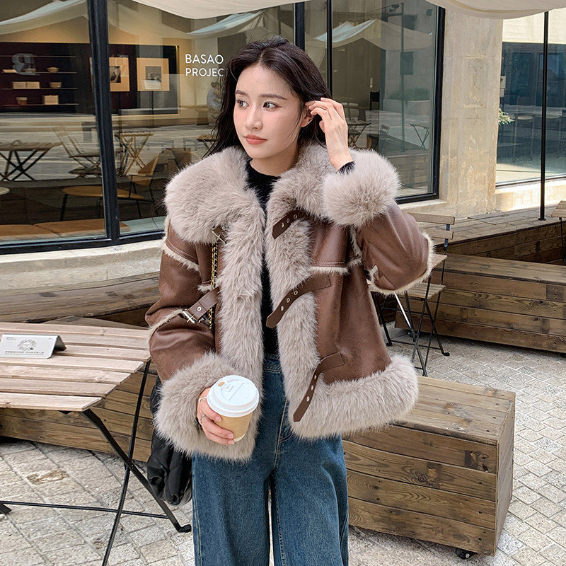 美拉德设计感羊羔毛外套女2025冬季新款小个子皮毛一体洋气机车服,女装短外套,惟卡贝娜