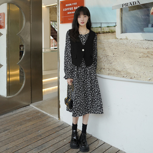 韩系长款赫本学院风2025女秋季新款漂亮长袖碎花连衣裙马甲两件套,连衣裙长袖怎么搭配图片