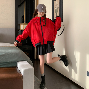 超好看红色工装外套女2025春秋新款设计感小个子休闲短款冲锋衣潮图片