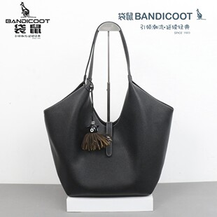 流行 新款 袋鼠女包托特包大容量百搭单肩包极简风流苏装 饰2026春季