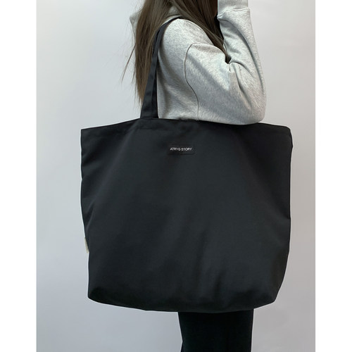 很大的一个轻便帆布包包