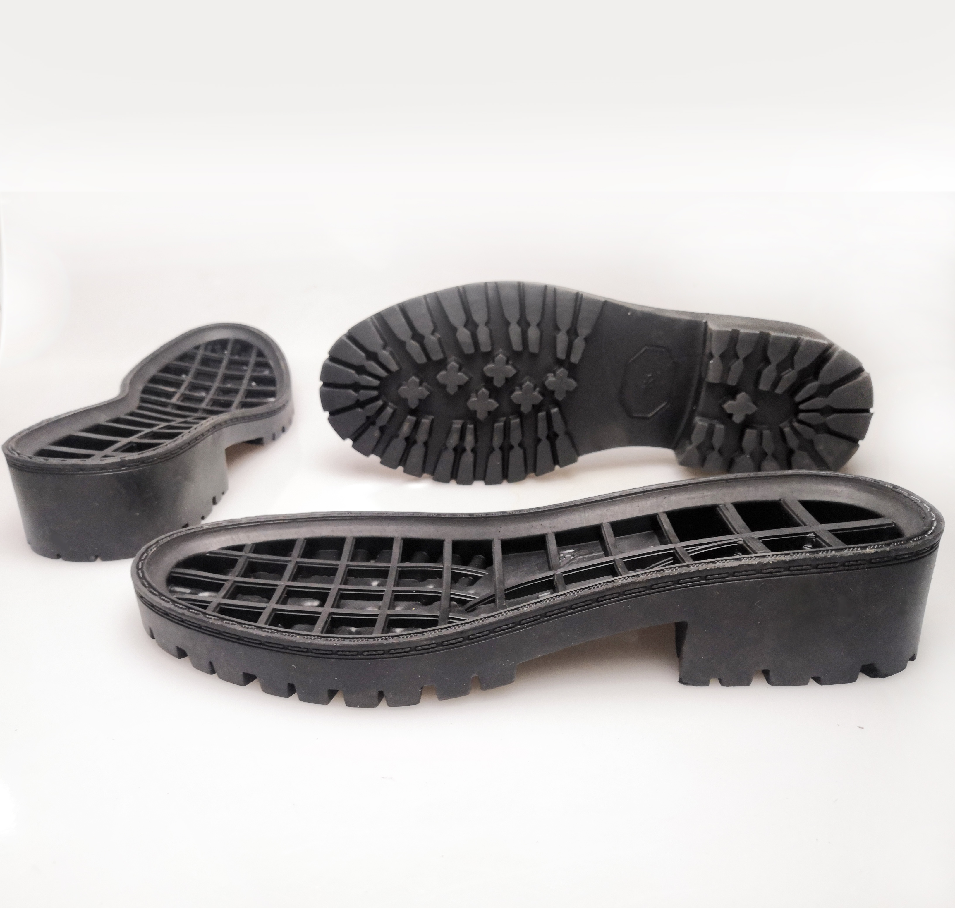 0女士大方低跟圆头橡胶防滑鞋底