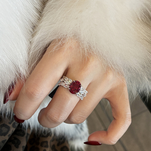 高级感3克拉红宝石戒指女士宽版羽翼镶钻鸽血红人造宝石彩宝925银