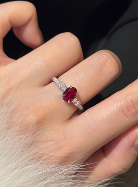 复古轻奢人造仿真红宝石戒指女日常1.5克拉椭圆鸽子蛋鸽血红彩宝