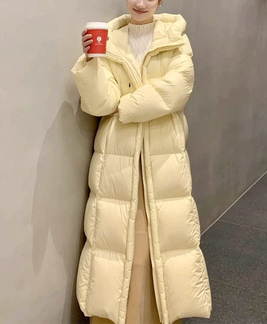 嫩黄色连帽高级感长款直筒加厚羽羽绒服