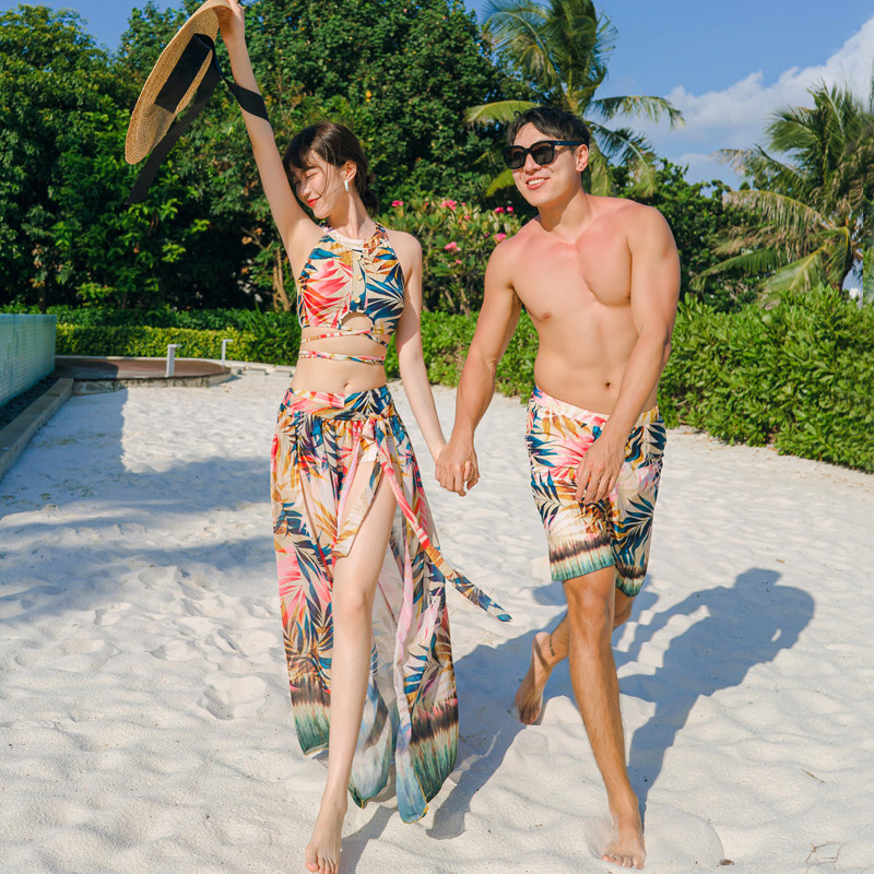 时尚度假情侣装游泳衣新款钢托聚拢平角裤分体三件套女泳装沙滩裤