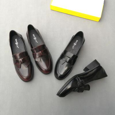 d家热销修脚软漆皮复古低跟女鞋