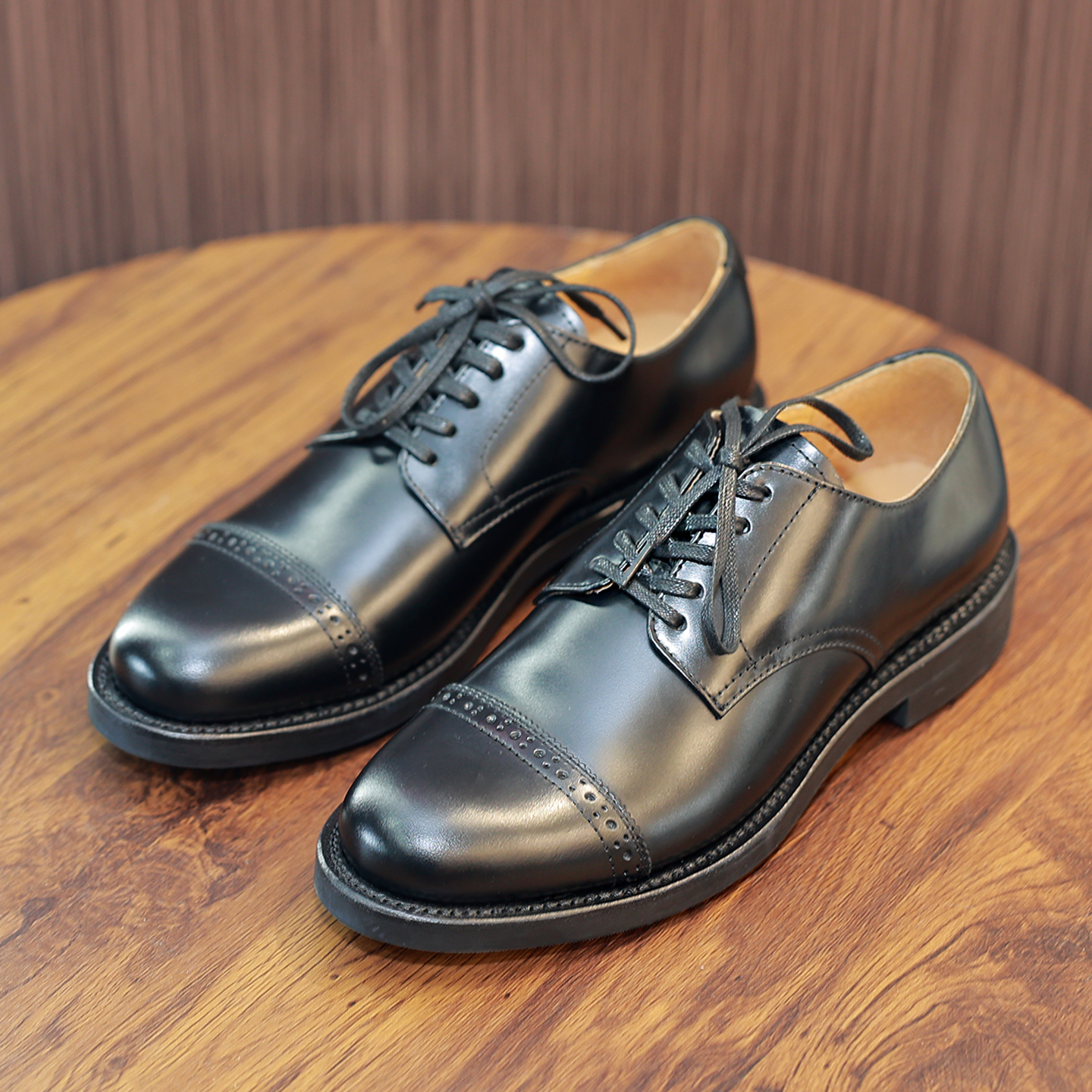 亮面漆皮手工固特异德比鞋真皮三接头商务正装男鞋布洛克雕花皮鞋