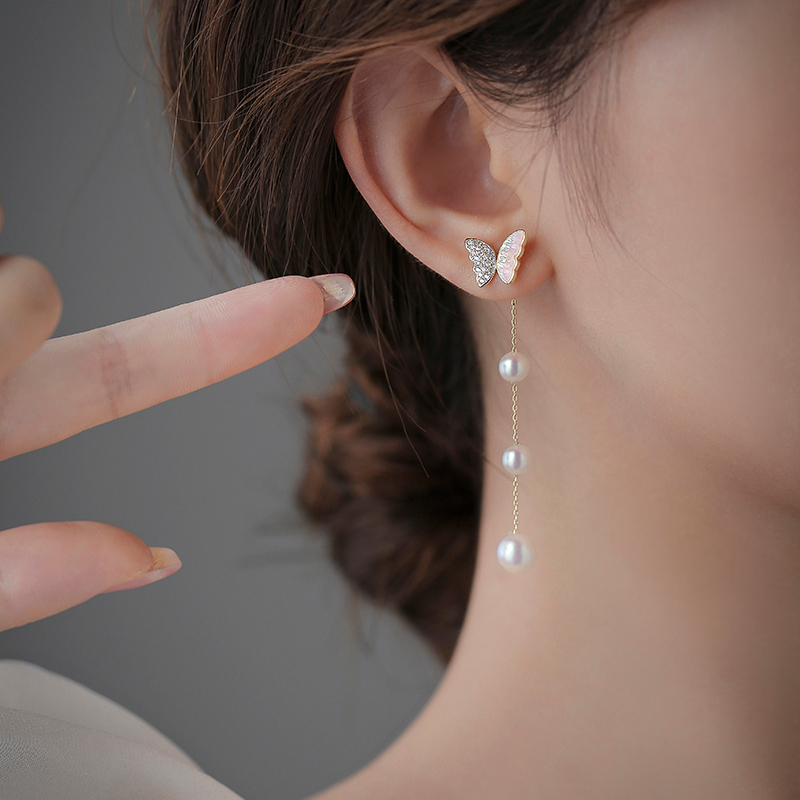 一款两戴温柔蝴蝶珍珠耳环