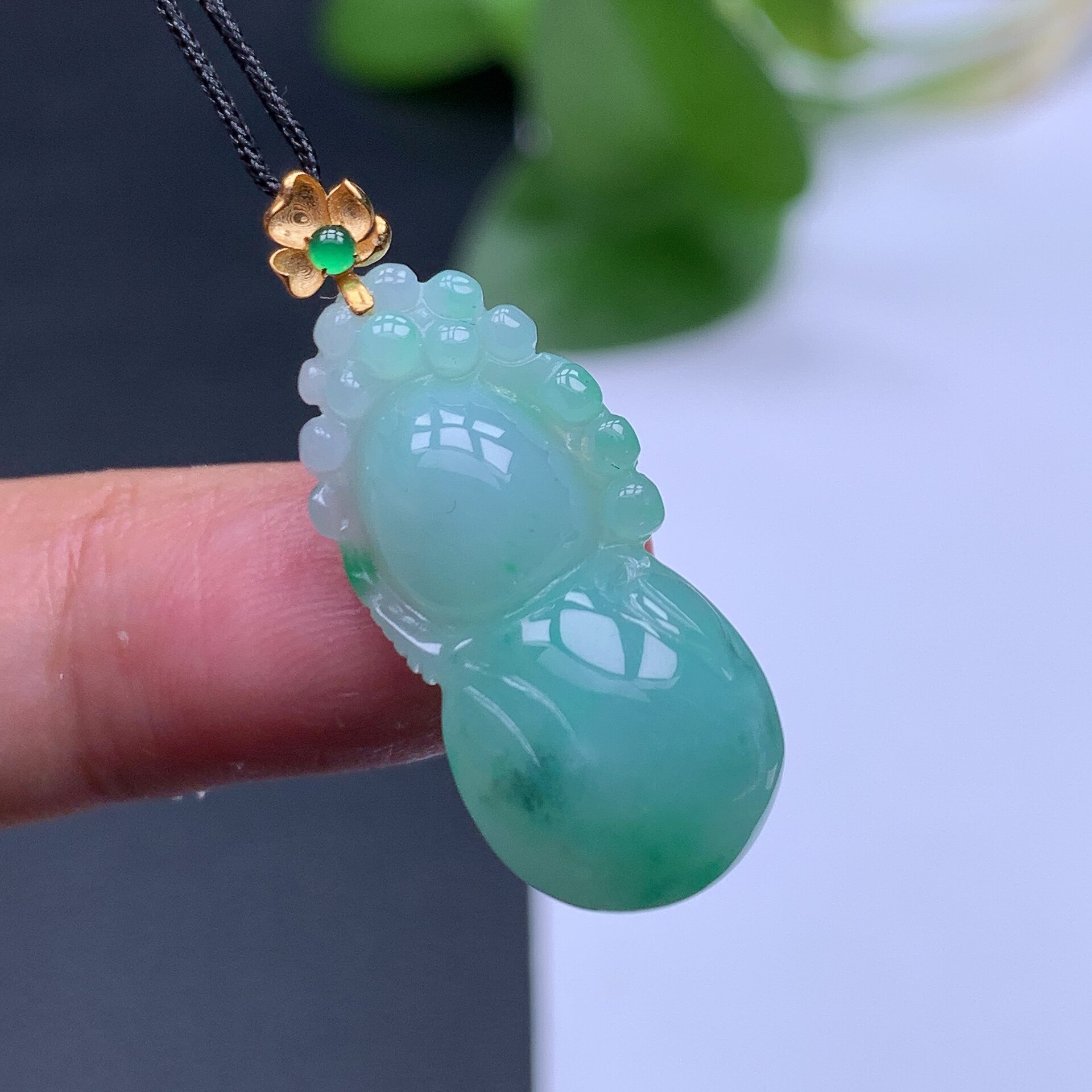 天然缅甸翡翠A货满绿立体葫芦吊缅甸翡翠