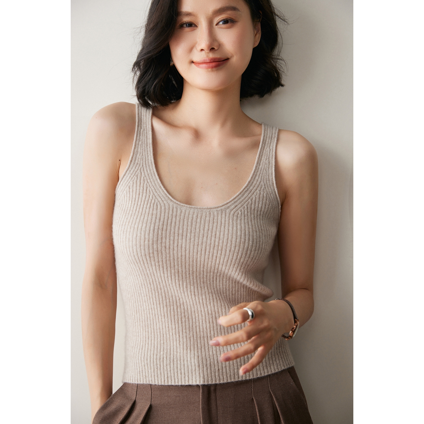 U领羊绒吊带背心女修身无袖打底