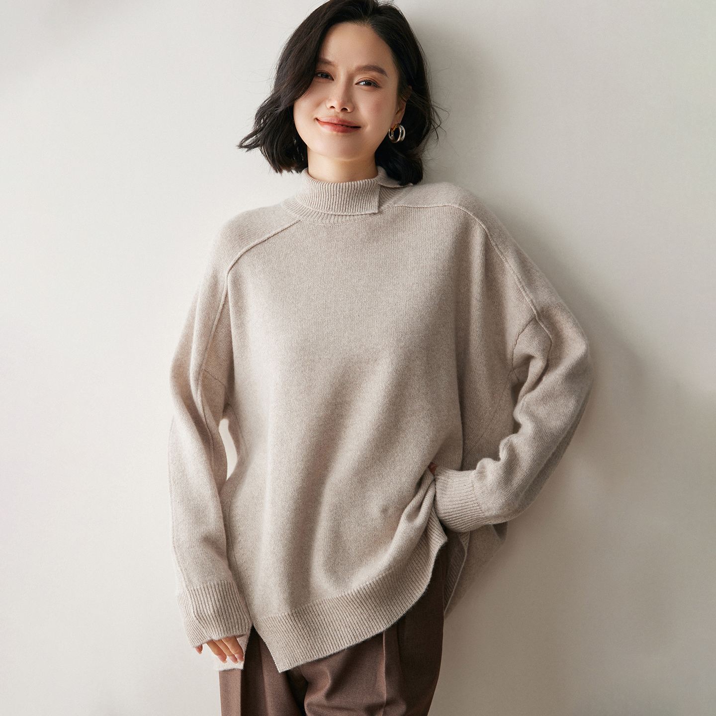 慵懒风开叉半高领羊绒衫秋冬毛衣