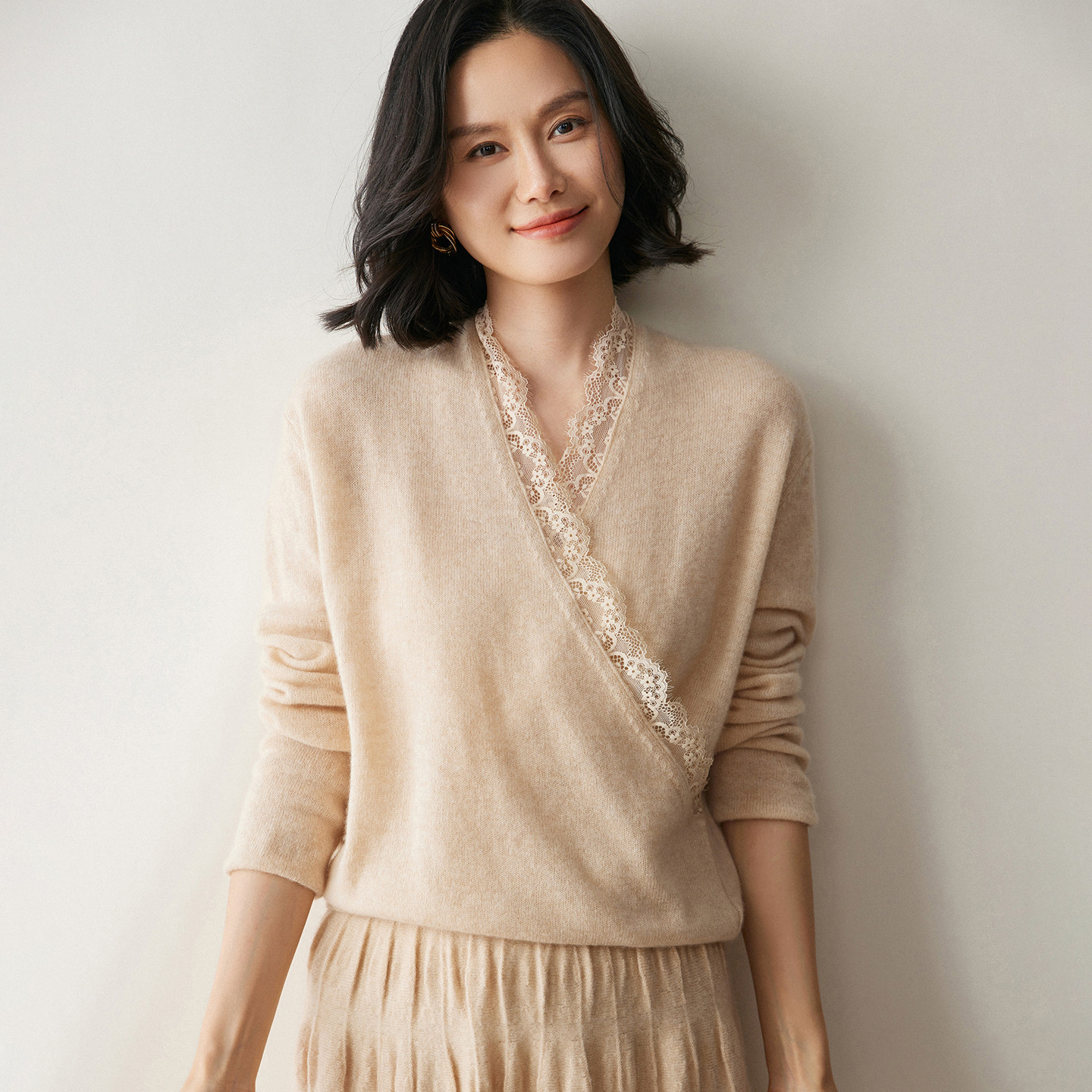 蕾丝花边法式交叉V领山羊绒针织衫女秋冬软糯羊毛打底衫外穿毛衣,女装/女士精品,毛针织衫,淘宝优惠券,粉丝福利购,淘宝优惠卷