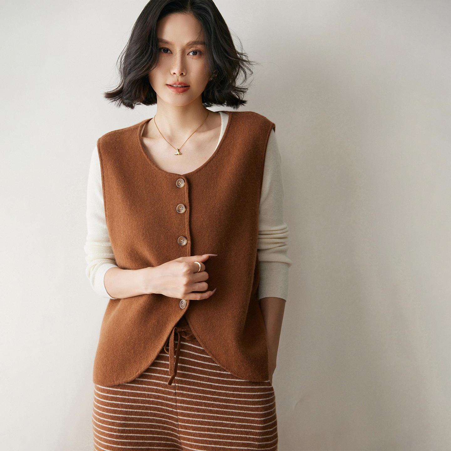 空气层圆领羊绒针织马甲开衫坎肩