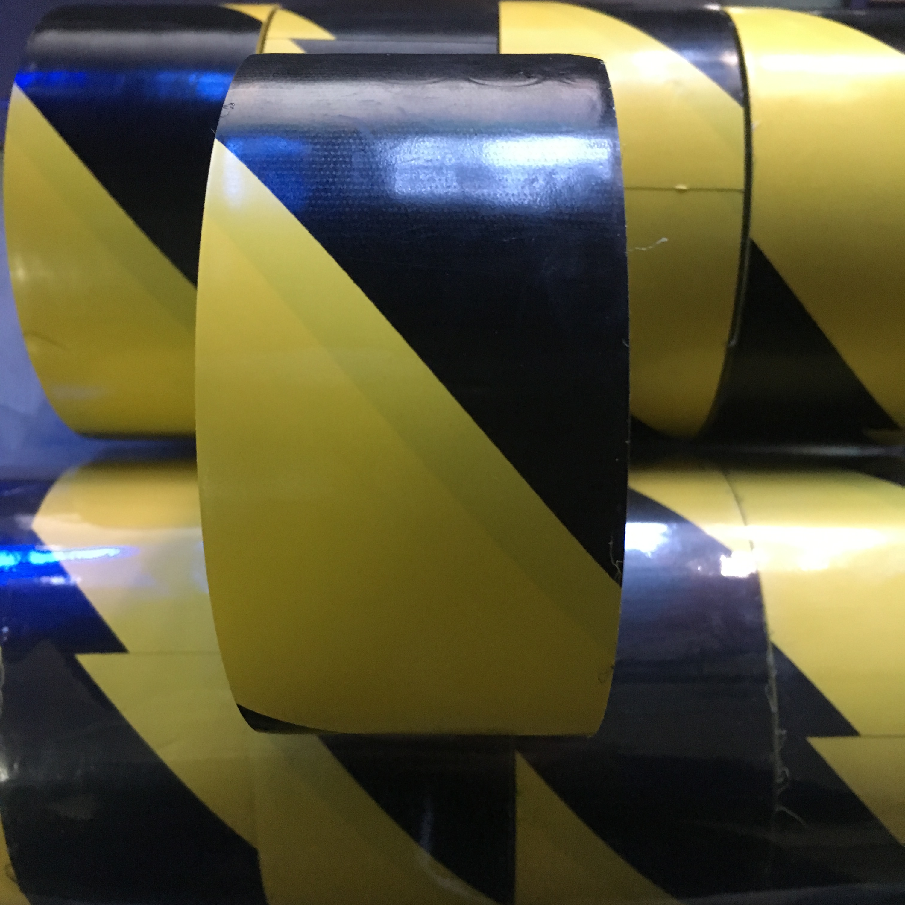 精品警示胶带4.8CM宽黄色地面胶带警戒隔离斑马线黑黄地板胶带