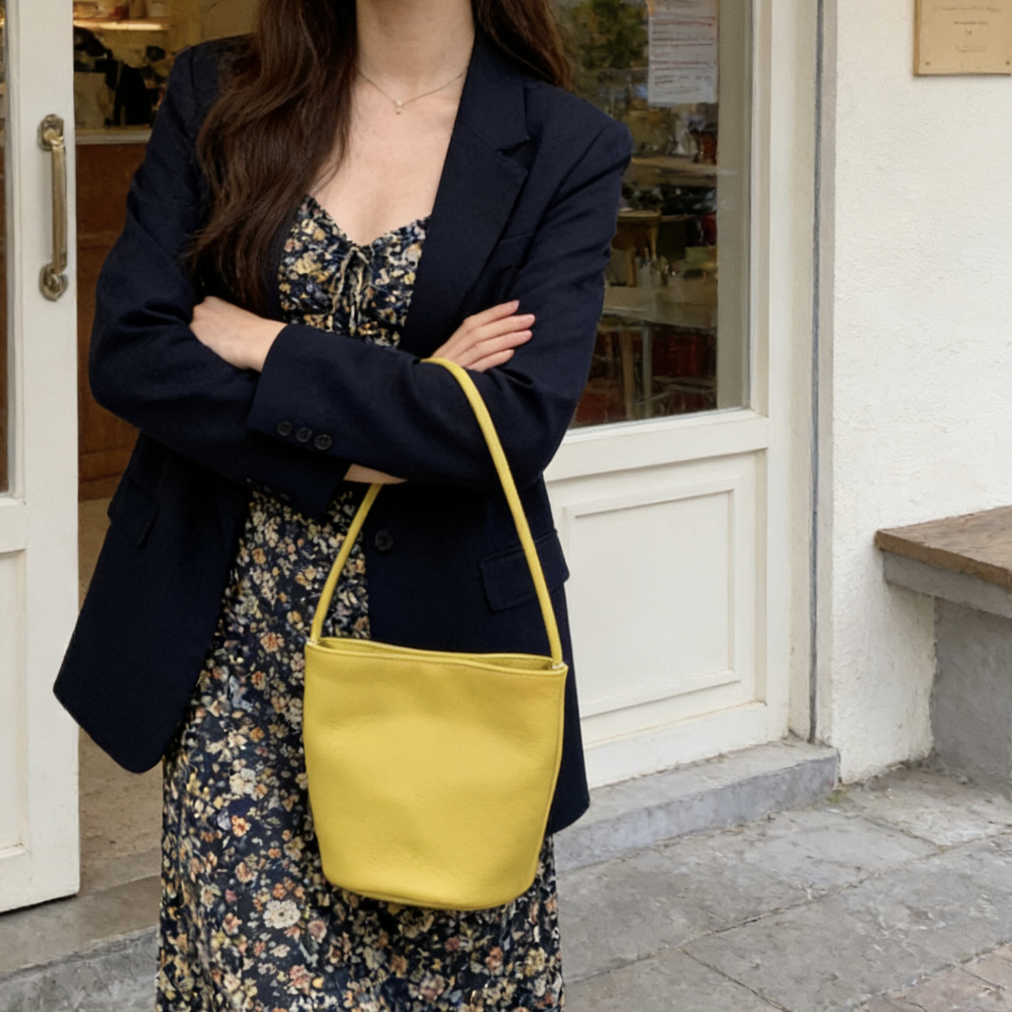 头层牛皮通勤水桶包女韩系松弛感大容量单肩包百搭日常出行手提包