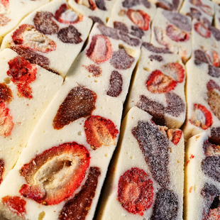 轻乳奶香草莓250g草莓奶糕草莓之恋水干果大熊脯蜜饯纬度东小西食