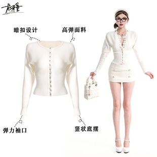 龙牙童推荐【白女基调】气质早秋女士t恤白色时尚名媛轻奢收腰修