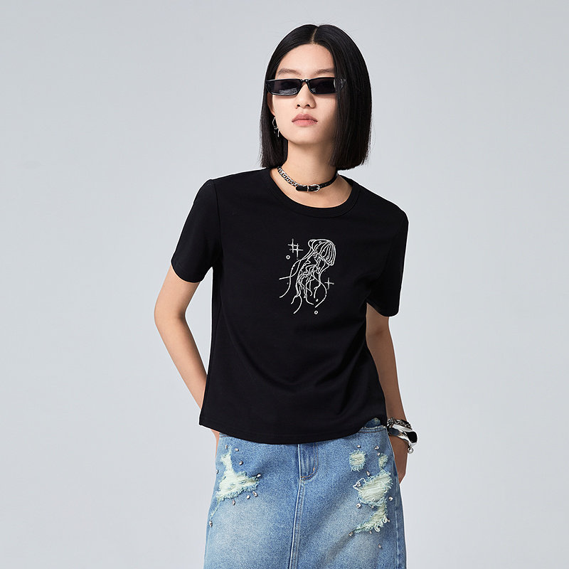 普普风独特漂亮水母刺绣T恤女2025新款夏正肩百搭短袖上衣女22324