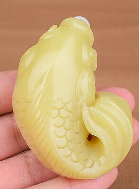 天然新疆和田玉黄玉鱼手把件