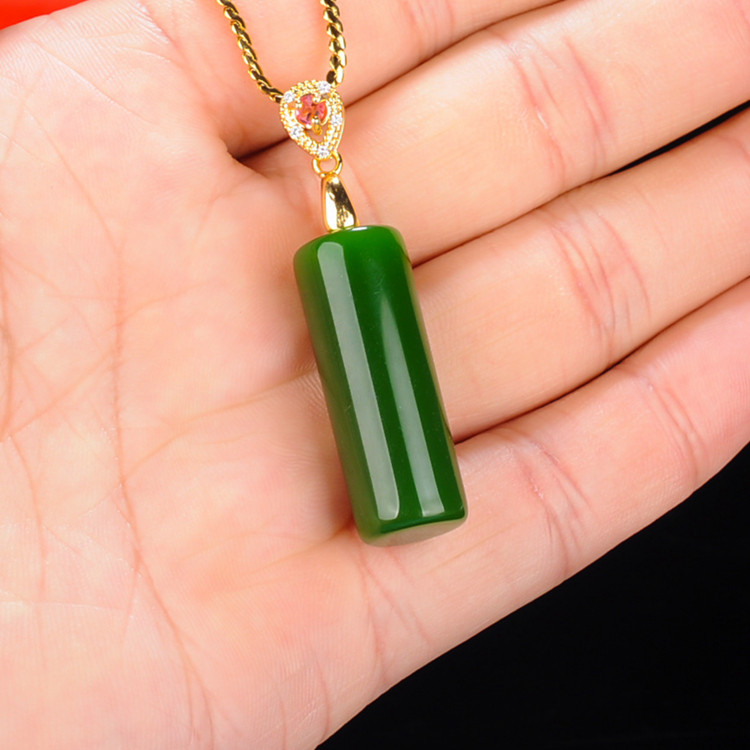 天然和田玉碧玉圆柱吊坠女款菠菜绿玉石时来运转项链挂件锁骨链