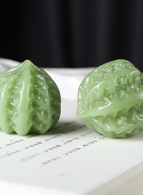 天然新疆和田玉核桃手把件