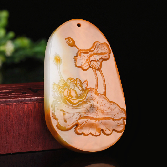 新疆和田玉籽料原石雕刻玉荷叶挂件项链玉坠天然玉石荷花荷叶吊坠