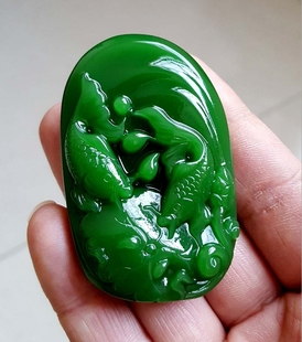 天然新疆和田玉籽料碧玉鱼吊坠手把件年年有余挂件菠菜绿籽料细润