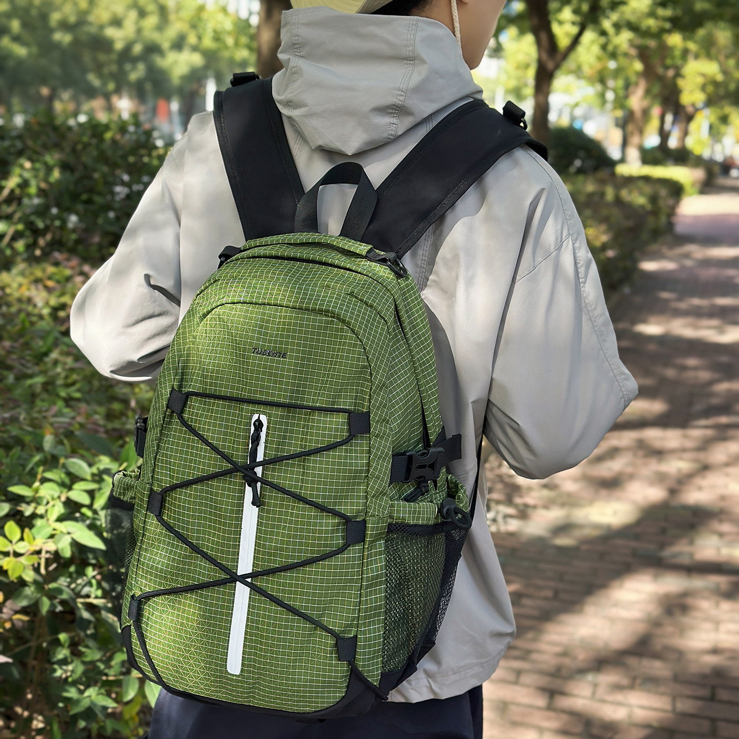 穿绳户外新款双肩包男森系小众设计时尚徒步登山背包中大学生书包,箱包皮具/热销女包/男包,双肩背包,淘宝优惠券,粉丝福利购,淘宝优惠卷