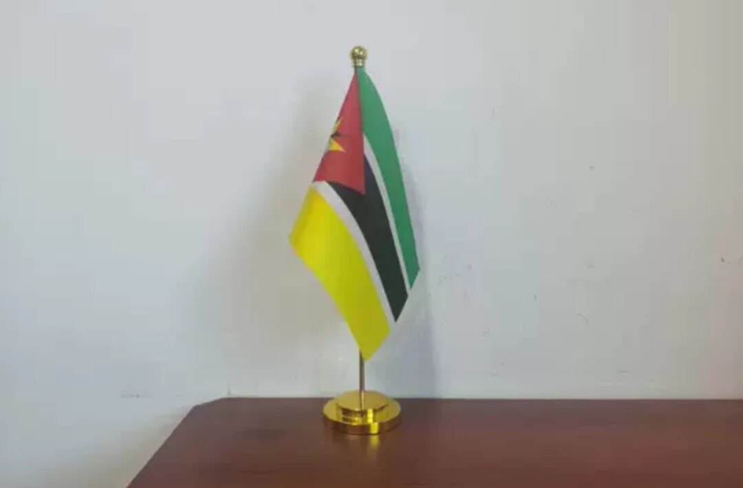 莫桑比克国旗摆件办公桌旗可开票桌面台面会议旗莫桑比克小国旗