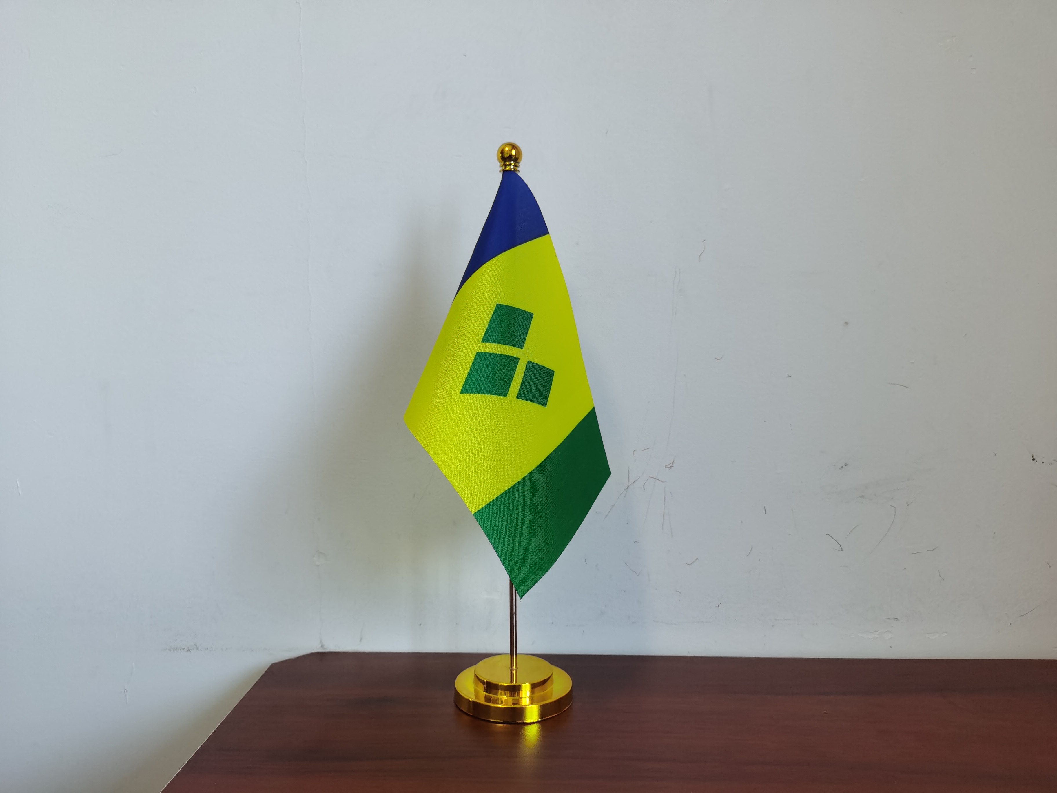 圣文森特和格林纳丁斯国旗可开票Y型办公桌旗会议旗小旗子小国旗