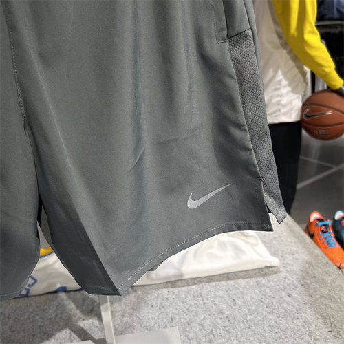 Nike/耐克 男子夏季运动跑步训练健身休闲速干透气梭织短裤DV9345