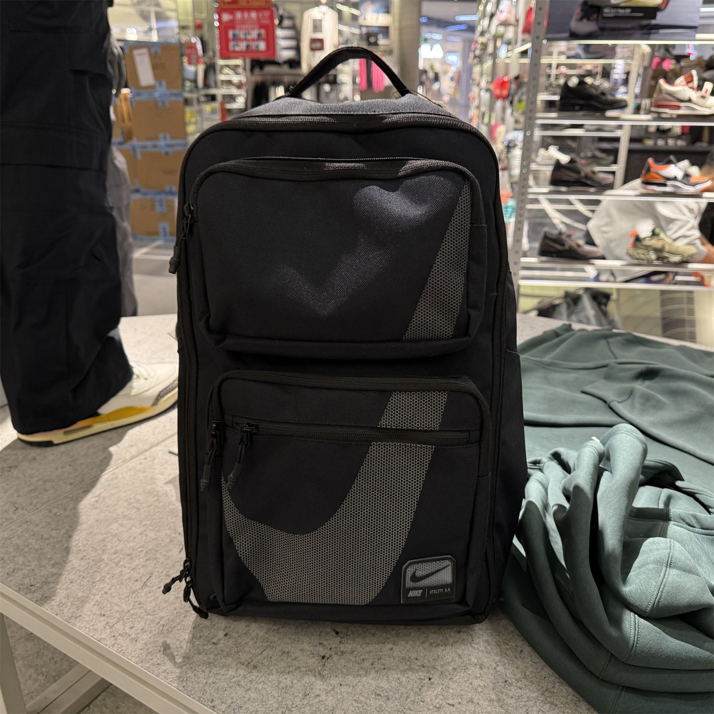 耐克NIKE SPEED实用宽敞双肩包梭织收纳拉链口袋支撑书包 HF0635