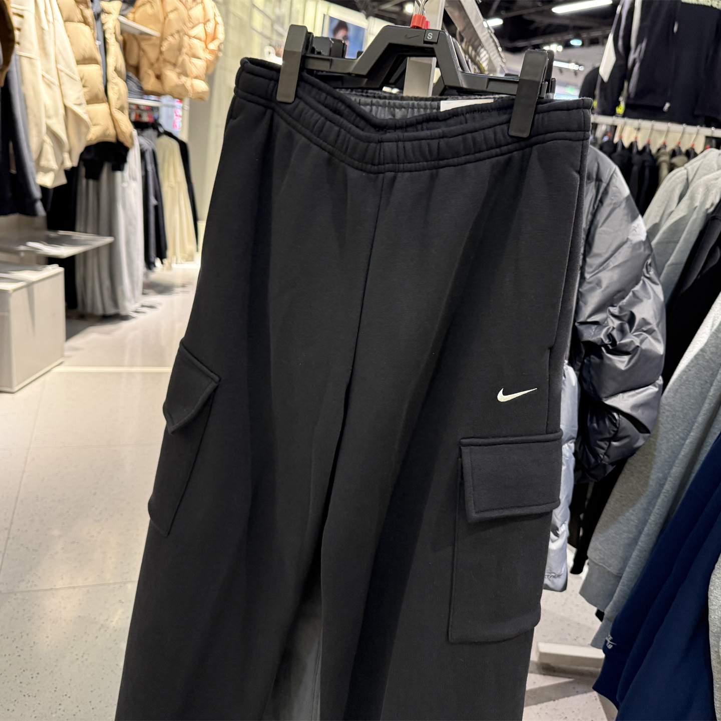 耐克/NIKE女子运动宽松休闲加绒保暖工装直筒长裤IM7489-010-063