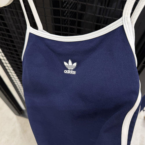 Adidas三叶草女子 新款复古条纹可调节吊带背心 KE3887 3888 3889