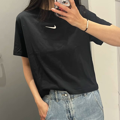 Nike耐克女短袖夏季圆领纯棉小勾刺绣宽松休闲运动T恤DD1238
