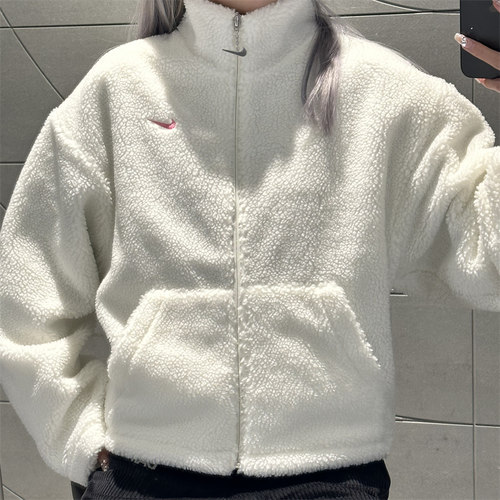 Nike耐克女子刺绣logo宽松立领仿羊羔绒保暖休闲夹克 外套 FV4009