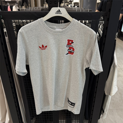 阿迪达斯三叶草短袖男2025新款运动足球拜仁慕尼黑印花T恤JL6112