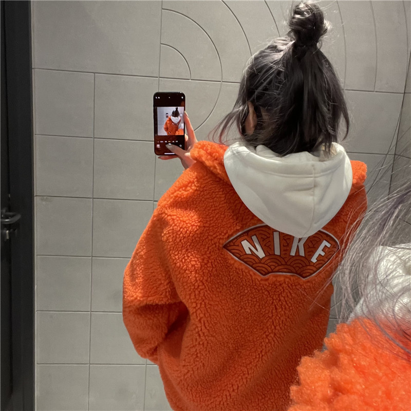 Nike/耐克女翻领羊羔绒夹克外套