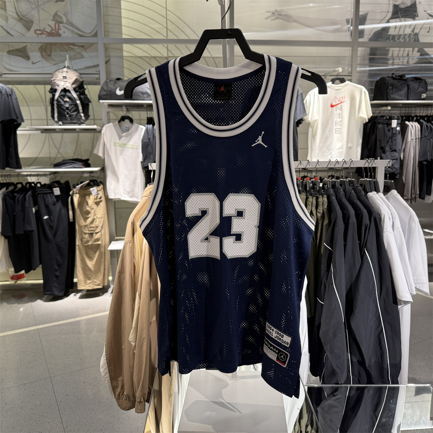 NIKE耐克2025夏新款透气轻便无袖23号网眼男子篮球背心HF9376-410