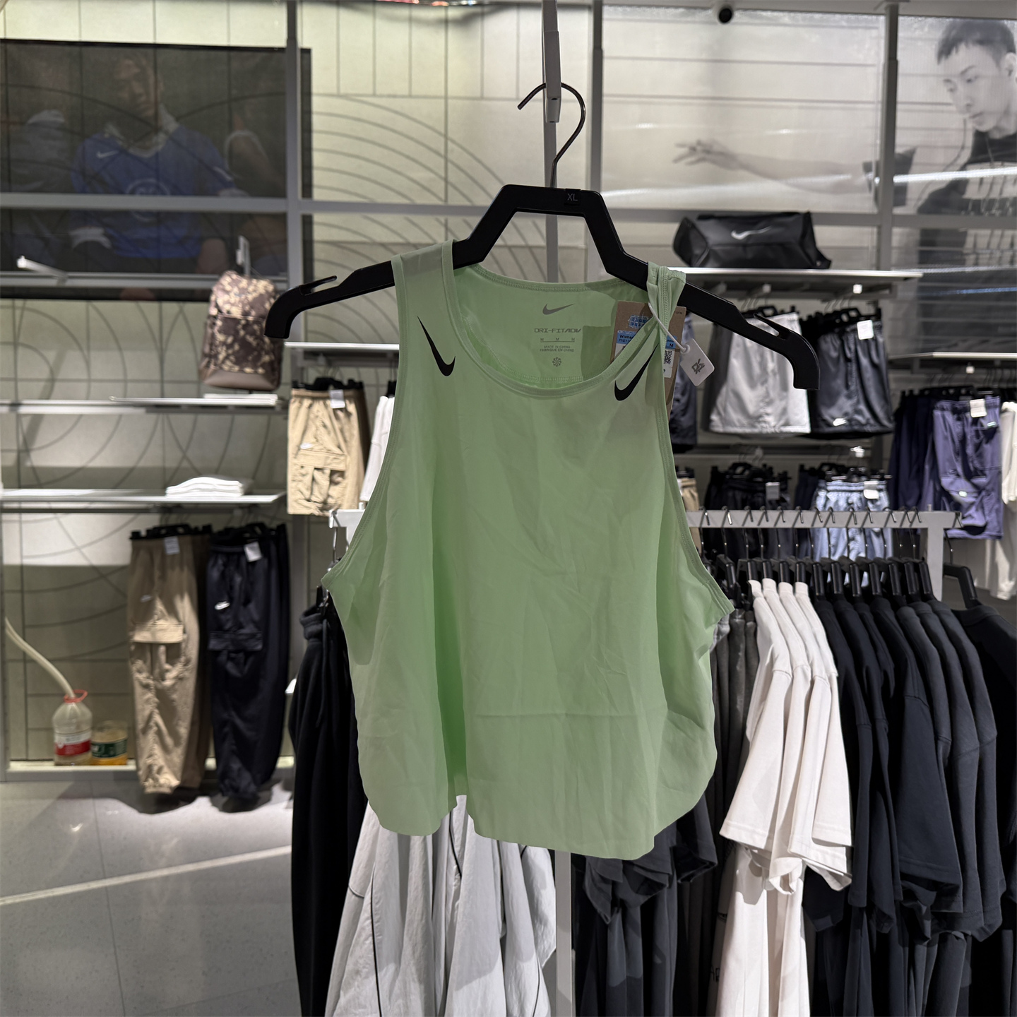 Nike/耐克女子运动背心AeroSwift 速干短款跑步无袖T恤FN2714-010