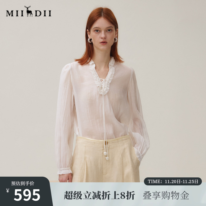 V领拉长脖颈，泡泡袖复古，蕾丝花边精致