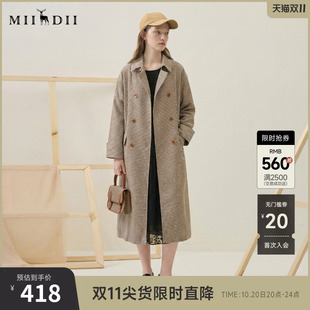谜底细格纹风衣女士2025春新款复古翻领宽松双排扣外套257ME7301