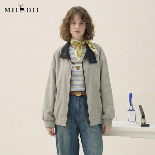 双面穿，立领拉链，下摆弹性收口，包容性强