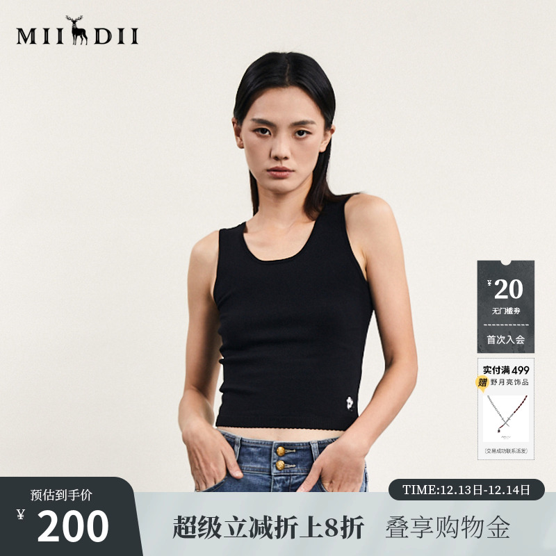 经典背心版型搭配性强，材质柔软舒适