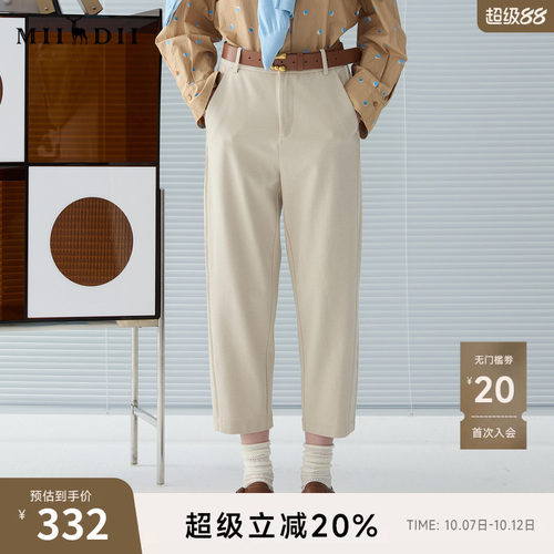 燕麦色烟管裤，选用斜纹弹力面料，手感挺阔