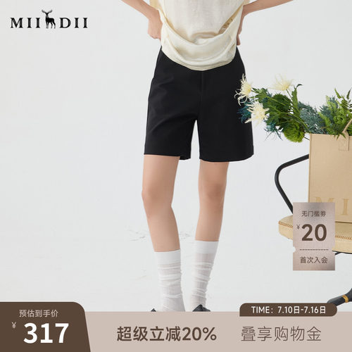 百搭黑色短裤，四面弹质地丰满且Q弹