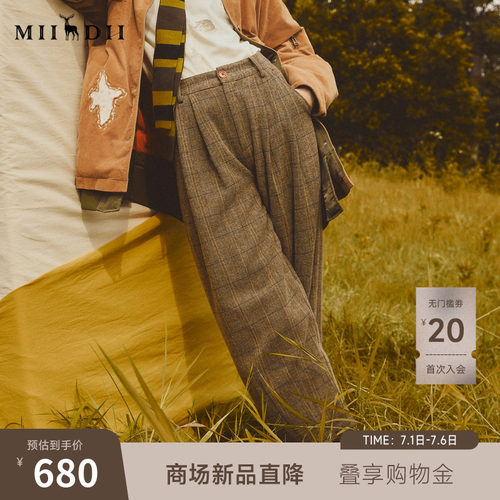 复古格纹，宽松萝卜裤，不对称口袋设计。